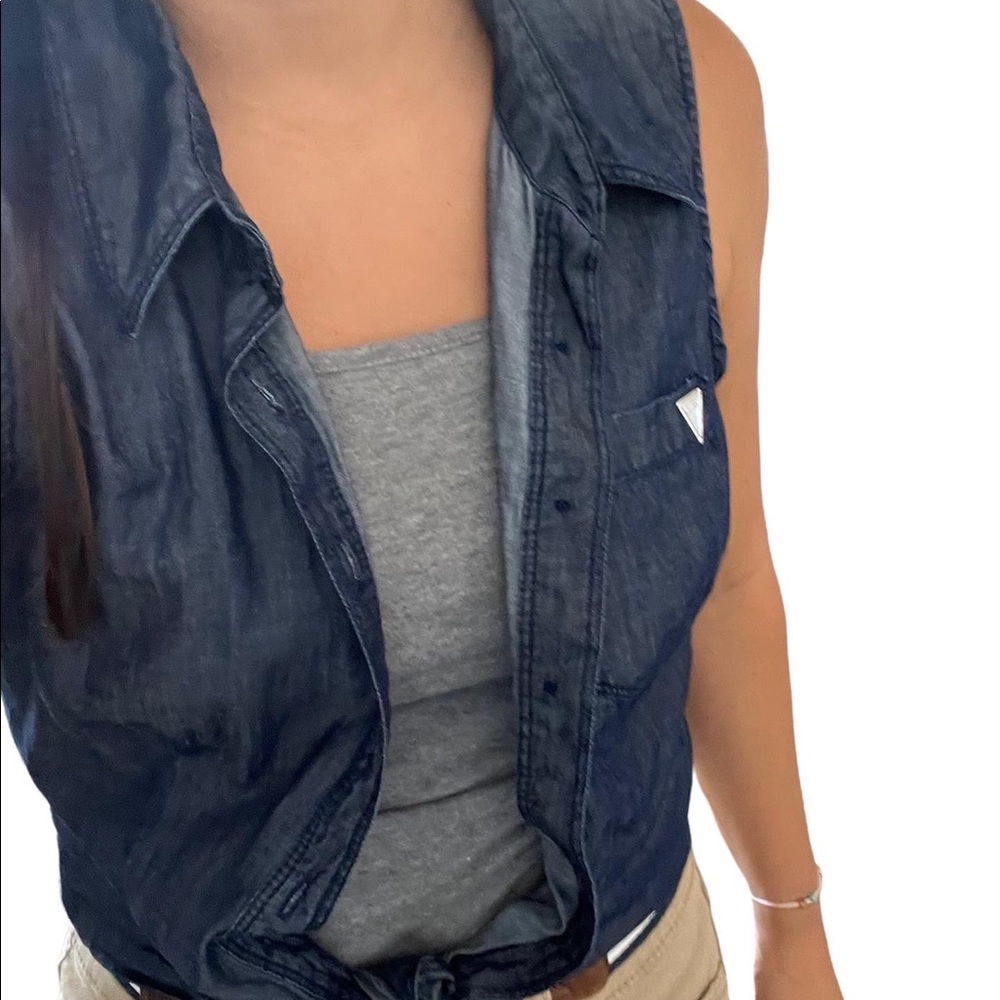 Guess tie front shirt, medium